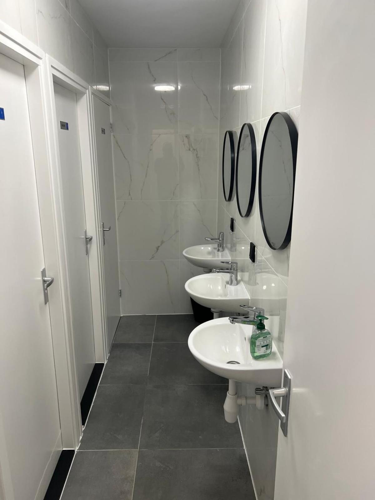 Bed in een Gemengde Slaapzaal met 10 Bedden