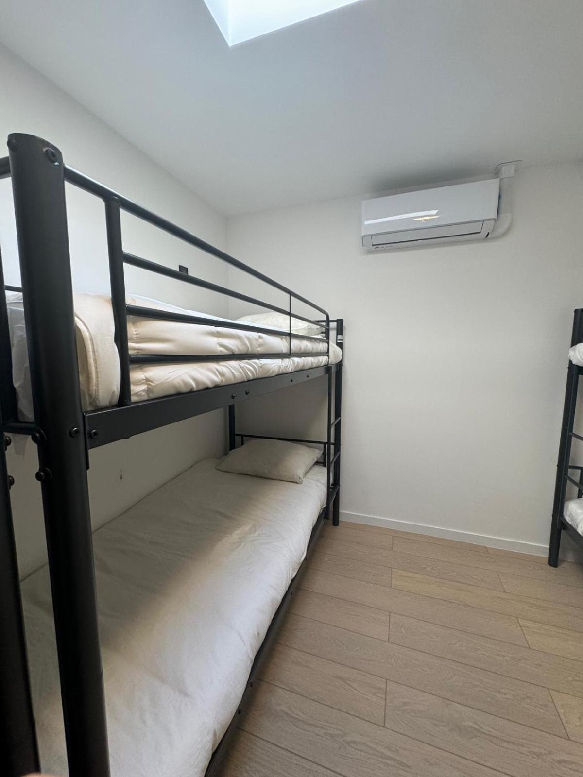 Bed in een Gemengde Slaapzaal met 6 Bedden