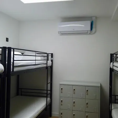 Y Hostel-2